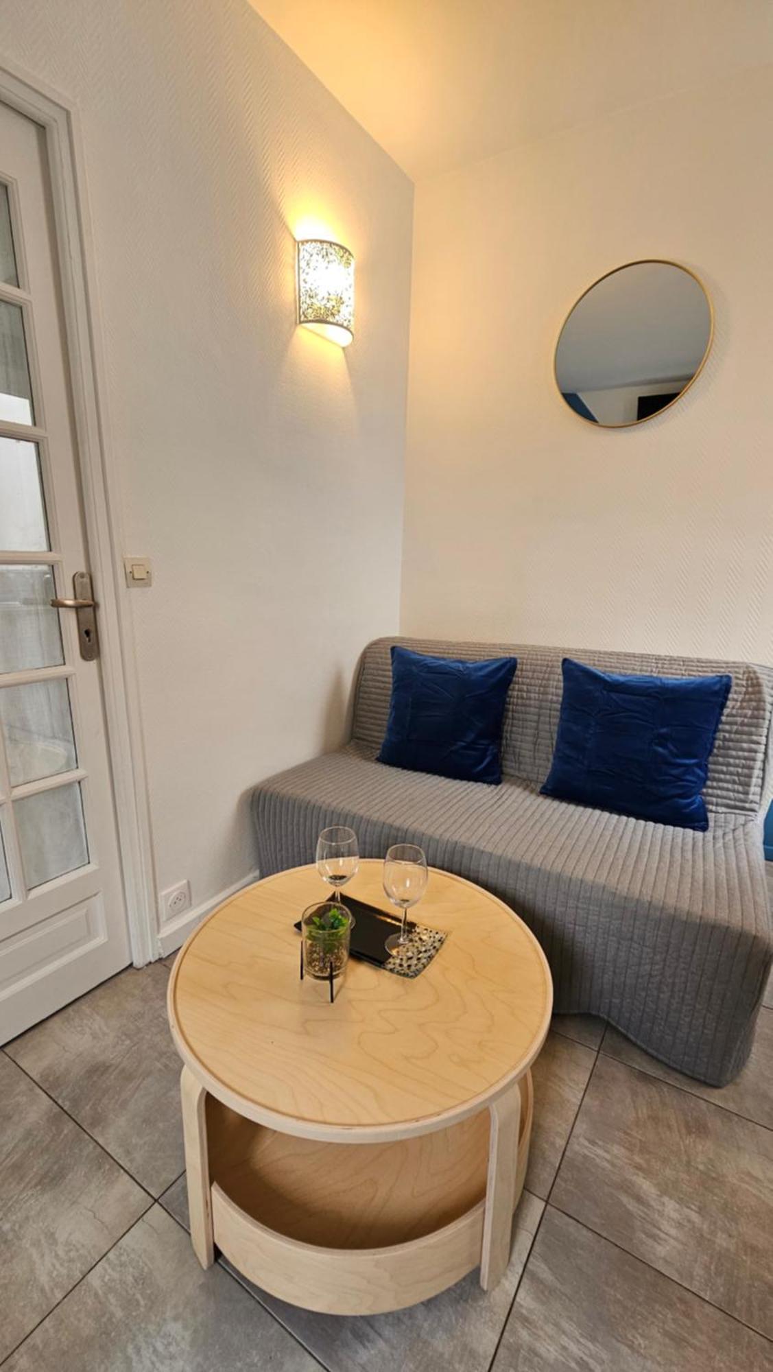 Renove Parisien En Plein Coeur De L'ile Saint-louis Juste En Face De Notre-dame ! * Paris