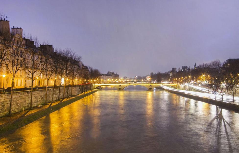 Apartment Renove Parisien En Plein Coeur De L'ile Saint-louis Juste En Face De Notre-dame ! *