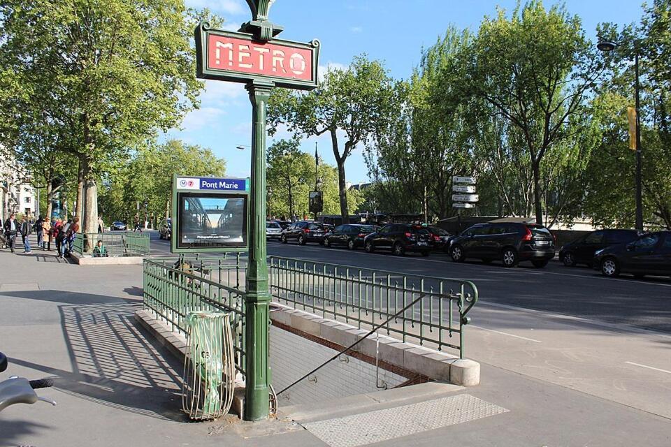 Apartment Renove Parisien En Plein Coeur De L'ile Saint-louis Juste En Face De Notre-dame !