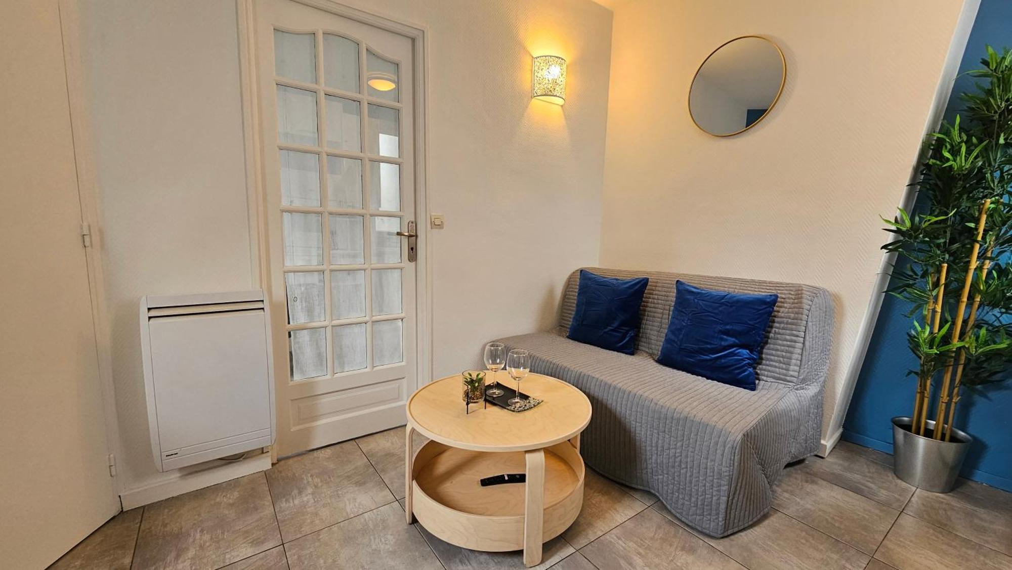 Renove Parisien En Plein Coeur De L'ile Saint-louis Juste En Face De Notre-dame ! *
