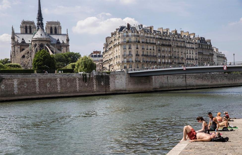 Apartment Renove Parisien En Plein Coeur De L'ile Saint-louis Juste En Face De Notre-dame ! Paris