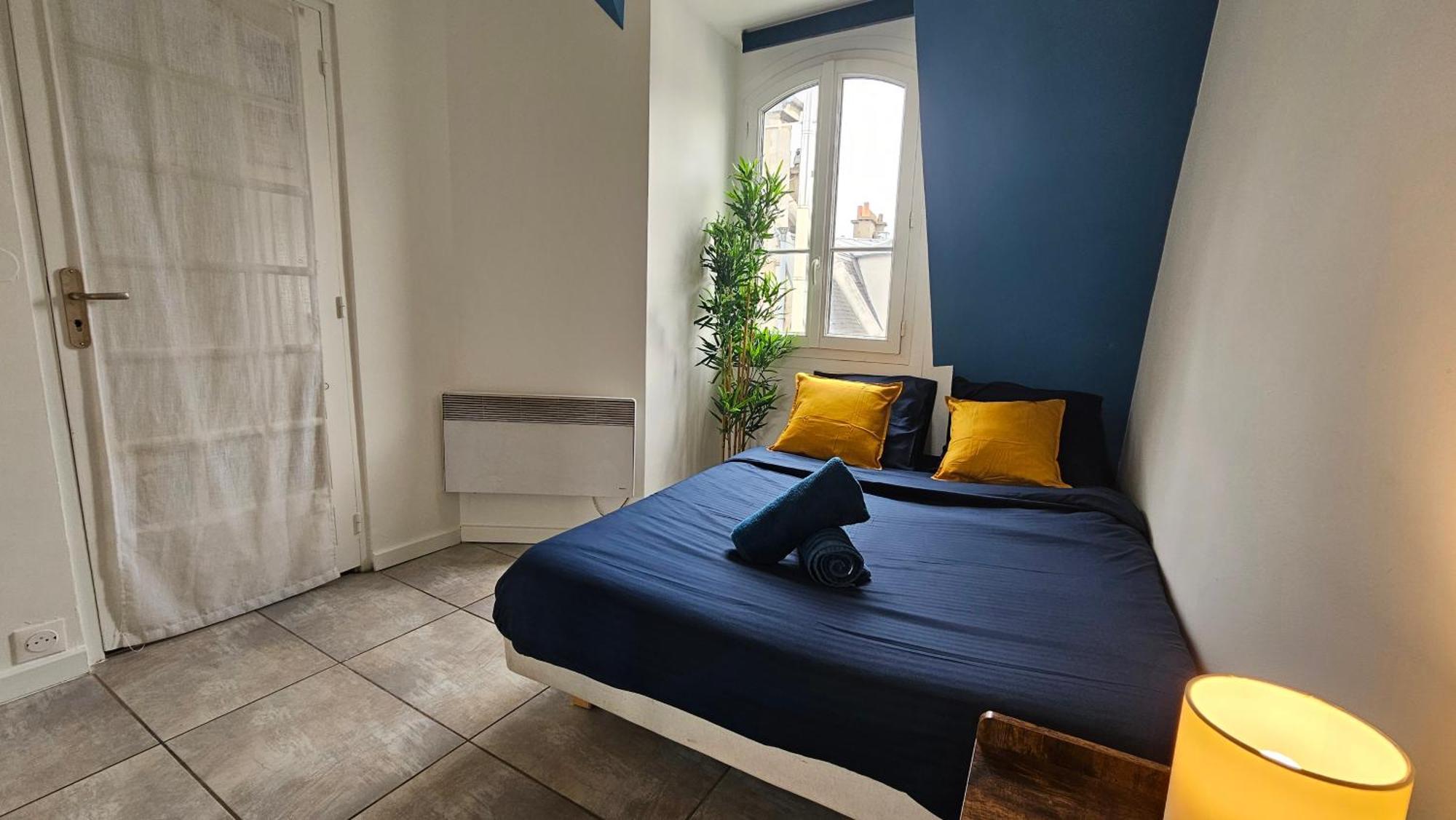 Renove Parisien En Plein Coeur De L'ile Saint-louis Juste En Face De Notre-dame ! * Paris